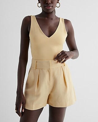 Stylist Super High Waisted Linen-Blend Pleated Shorts