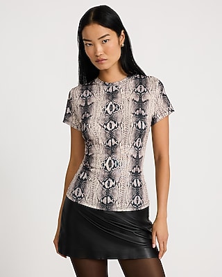 Express Women's Fitted Crew Neck Short Sleeve T-Shirt 
