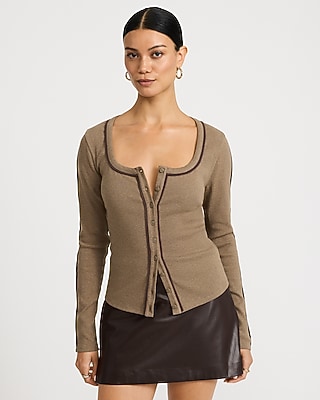 Tipped Scoop Neck Long Sleeve Button Front Tee