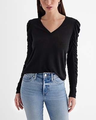 Skimming V-Neck Ruched Long Sleeve Tee