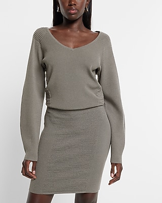 Relaxed Ribbed V-Neck Sweater  Gray Women's XS