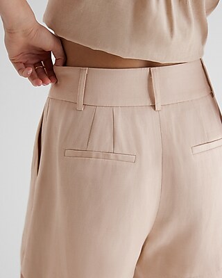 Stylist Super High Waisted Linen-Blend Pleated Shorts