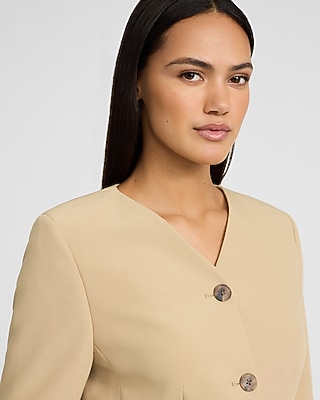 Signature Stretch Fitted V-Neck Collarless Cutaway Blazer
