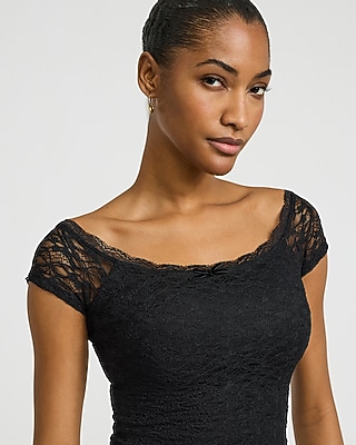 Lace Scoop Neck Cap Sleeve Cropped Top | Express