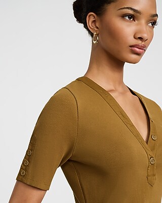 Fitted Ribbed V-Neck Elbow Sleeve Henley Tee