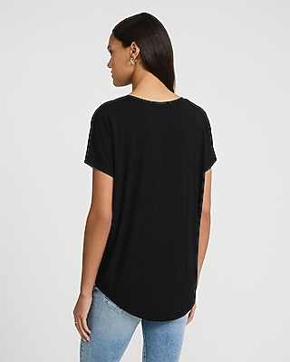Relaxed V-Neck Short Sleeve London Tee