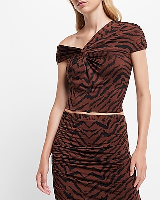 Body Contour Compression Silky Animal Print Twist One Shoulder Cropped Tee