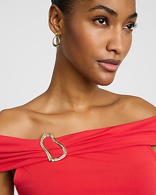 Off The Shoulder Hardware Cropped Top | Express
