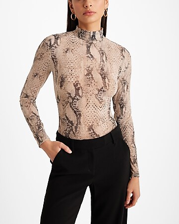TLGAVQUEEN Women's Floral Lace Long Sleeve Crop Tops Mesh V Neck Cross  Shirt Blouse S-XXL : : Clothing, Shoes & Accessories