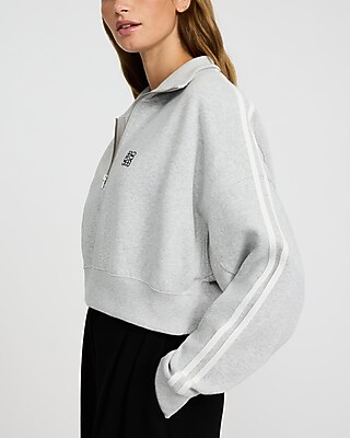 トップス wanna Relaxed Chest Graphic Quarter Zip Up Cropped Sweatshirt | Express