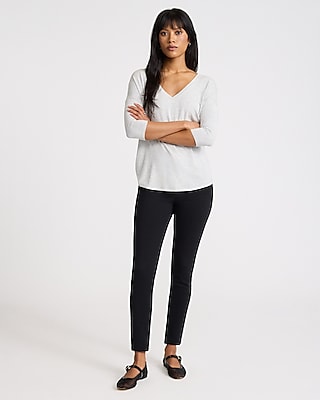 Relaxed V-Neck Three Quarter Sleeve London Tee