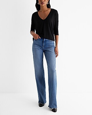Relaxed V-Neck Three Quarter Sleeve London Tee