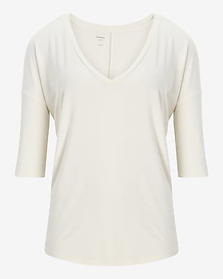 Relaxed V-Neck Three Quarter Sleeve London Tee