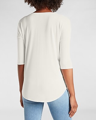 Relaxed V-Neck Three Quarter Sleeve London Tee
