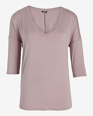 Relaxed V-Neck Three Quarter Sleeve London Tee
