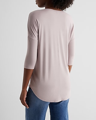 Relaxed V-Neck Three Quarter Sleeve London Tee
