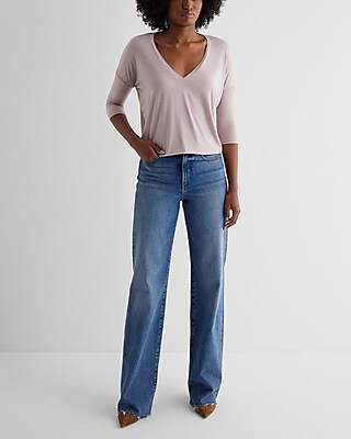 Relaxed V-Neck Three Quarter Sleeve London Tee