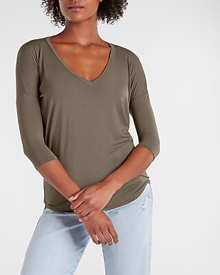 Relaxed V-Neck Three Quarter Sleeve London Tee