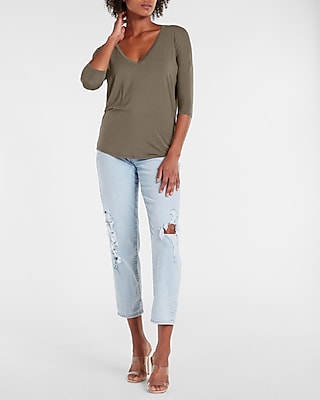 Relaxed V-Neck Three Quarter Sleeve London Tee
