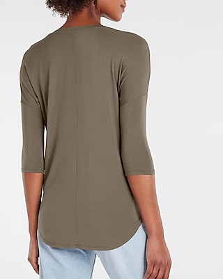 Relaxed V-Neck Three Quarter Sleeve London Tee