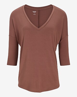 Relaxed V-Neck Three Quarter Sleeve London Tee