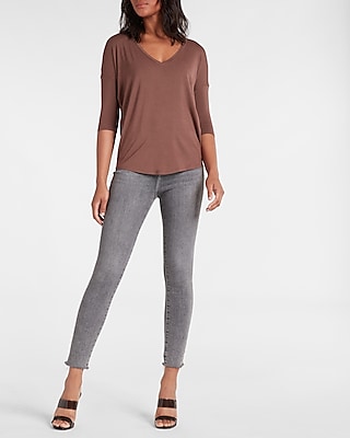 Relaxed V-Neck Three Quarter Sleeve London Tee