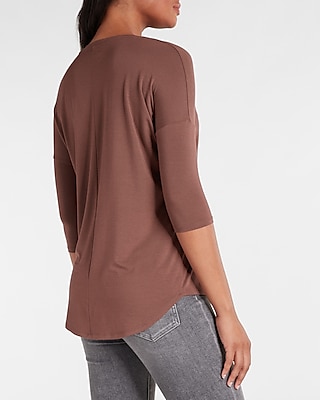 Relaxed V-Neck Three Quarter Sleeve London Tee