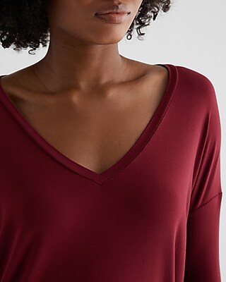 Relaxed V-Neck Three Quarter Sleeve London Tee