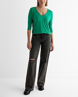 Relaxed V-Neck Three Quarter Sleeve London Tee