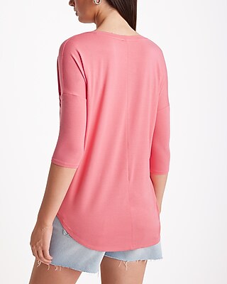 Relaxed V-Neck Three Quarter Sleeve London Tee - thumbnail 10