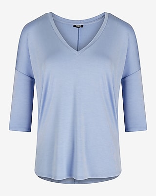 Relaxed V-Neck Three Quarter Sleeve London Tee