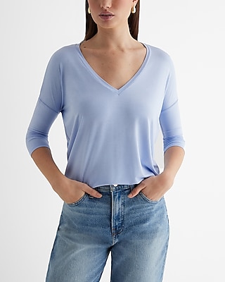 Relaxed V-Neck Three Quarter Sleeve London Tee