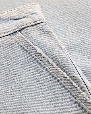 Mid Rise Light Wash Patch Pocket Barrel Jeans