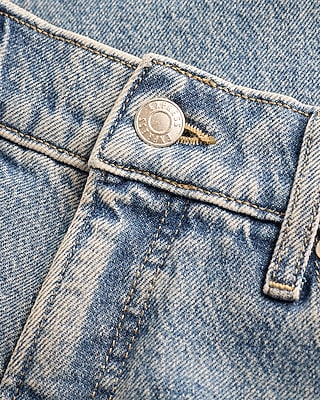 Mid Rise Light Wash Barrel Jeans