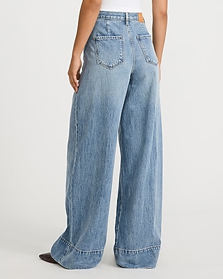 High Waisted Pleated Relaxed Wide Leg Light Wash Jeans - thumbnail 5
