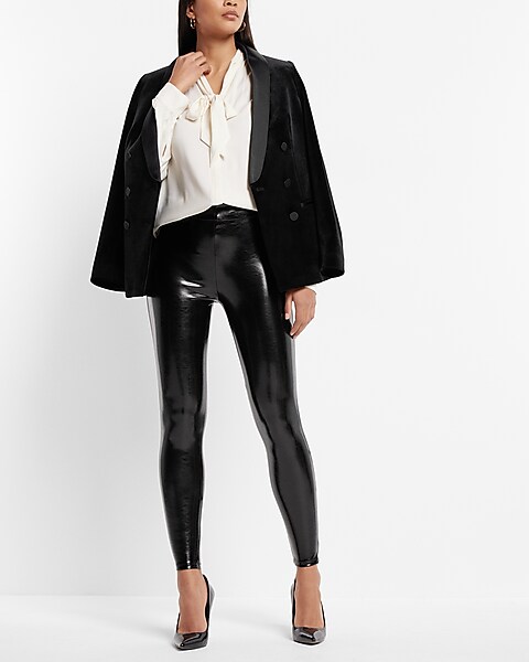 Patent leather leggings have now entered the chat. 🖤 I'm so excited is  finally getting cold enough to wear these! I think they are s
