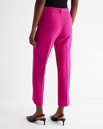 These Hot Pink pants from Express stole the show! In love 💕 . . #outf