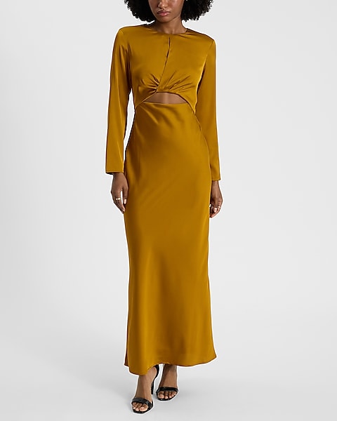 long sleeve cutout dress Lace Mini Black / S making it an effortless statement piece for all of your unforgettable moments. Long Sleeve Shoulder Pad Cut