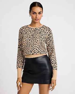 Skimming Leopard Crew Neck Sweater Airy Soft