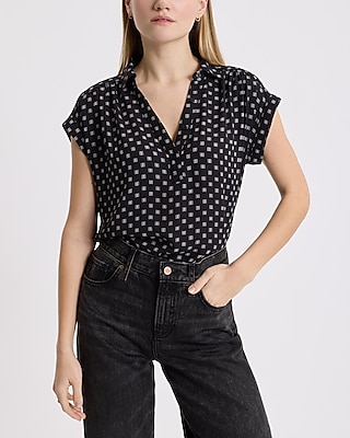 Printed Collared V-Neck Short Sleeve Top