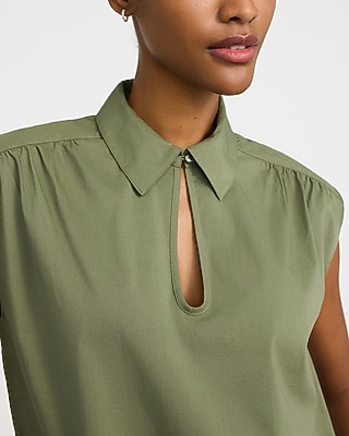 Collared Short Sleeve Keyhole Top