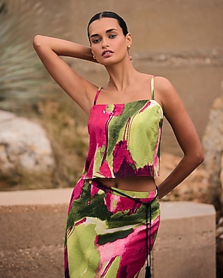 V-neck Twist Front Strappy Cutout Cropped Cami | Express