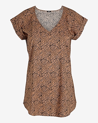 Zebra V-Neck Short Cuff Sleeve Gramercy Tee