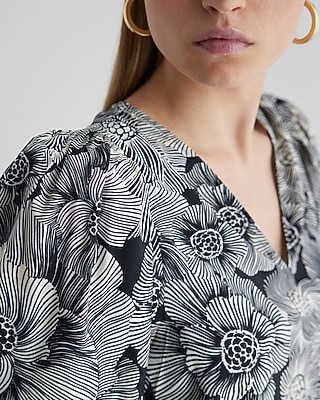 SMOCKED CUFF VNECK POPOVER LINEAR COSMOS PRINT 9709972:PRINT-BLACK:S