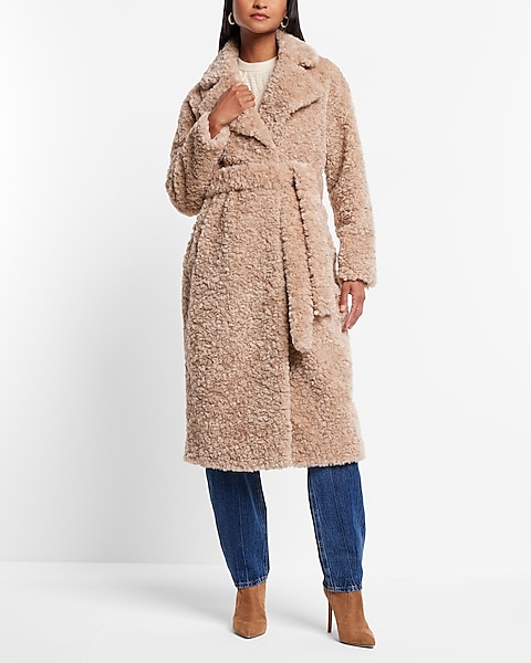 5 Trendy Looks To Wear The Fur Coat