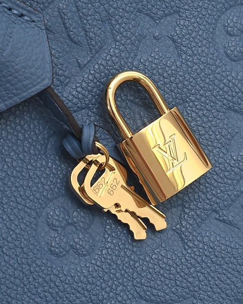 Authenticated Used LOUIS VUITTON Louis Vuitton Cluny BB Handbag